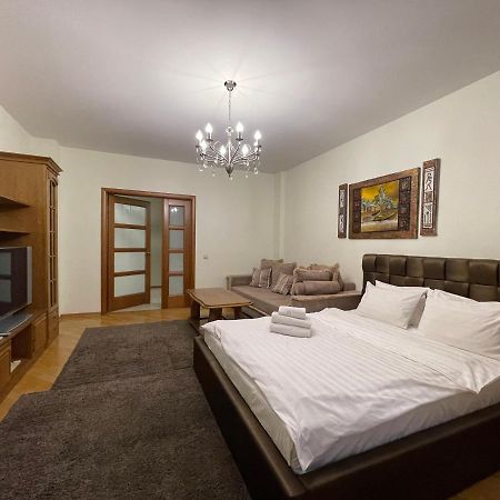 Arenda Apartments - Surganova,5A มินสก์ ภายนอก รูปภาพ