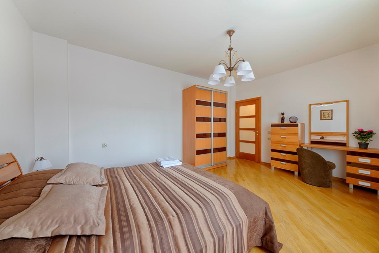 Arenda Apartments - Surganova,5A มินสก์ ภายนอก รูปภาพ